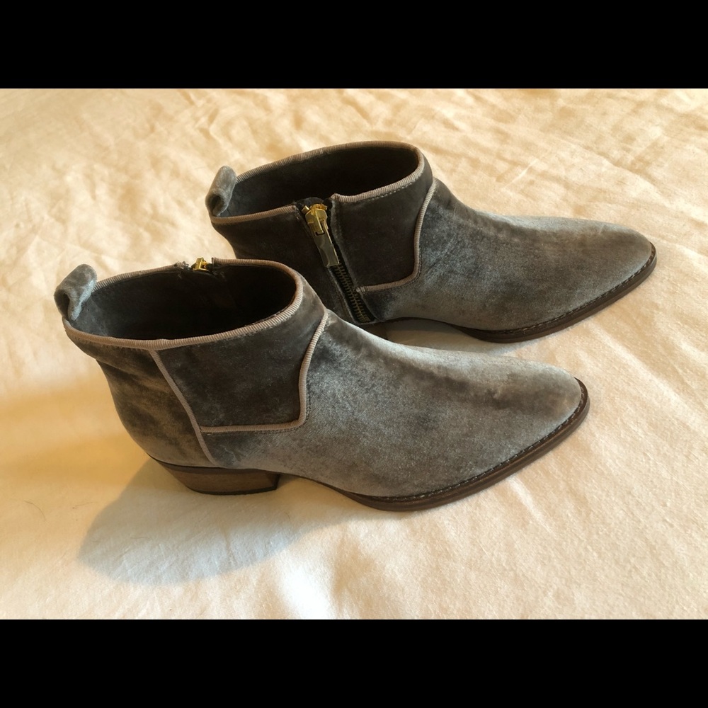 Anthro Sundance gray velvet booties
